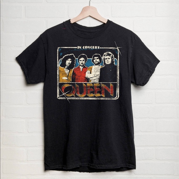 Tops - New Queen Graphic Tee Sz S-XL